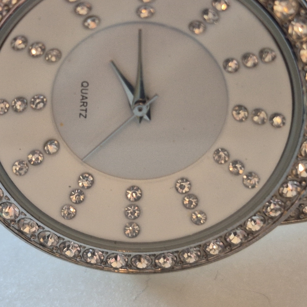 White Silver Women's Quartz Bangle  Watch - Picture 4 of 9
